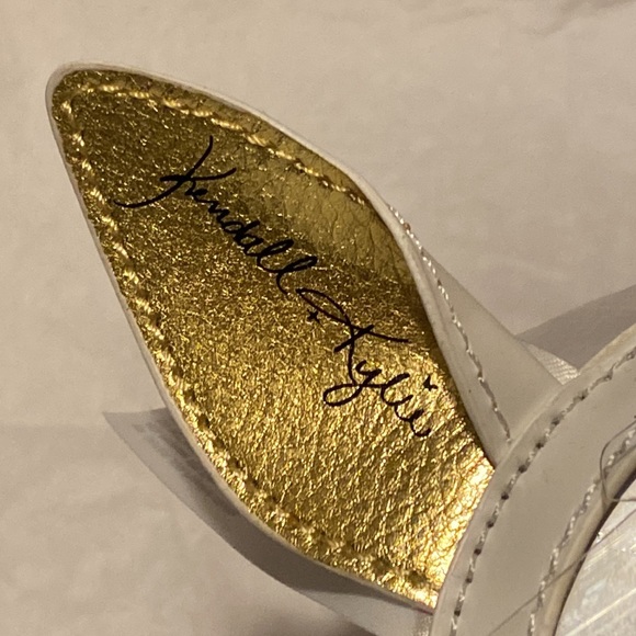 Kendall & Kylie Bunny Ears makeup beauty travel mirror 🐇 White Faux Fur Jenner - Picture 4 of 4